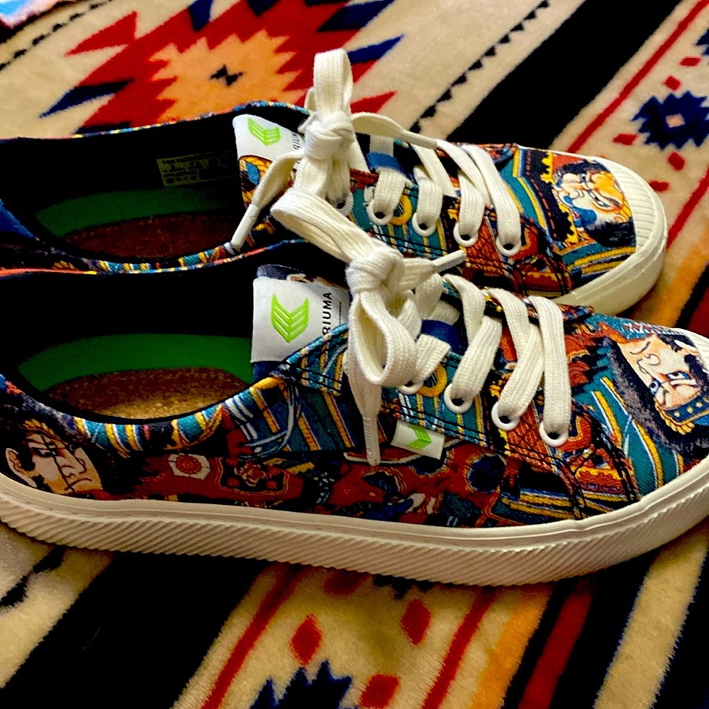 Cariuma limited edition on Japanese art work. Size 9. Like new.